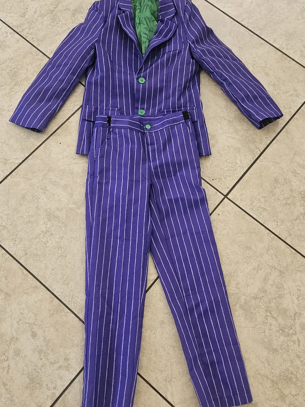 Spirit halloween costum